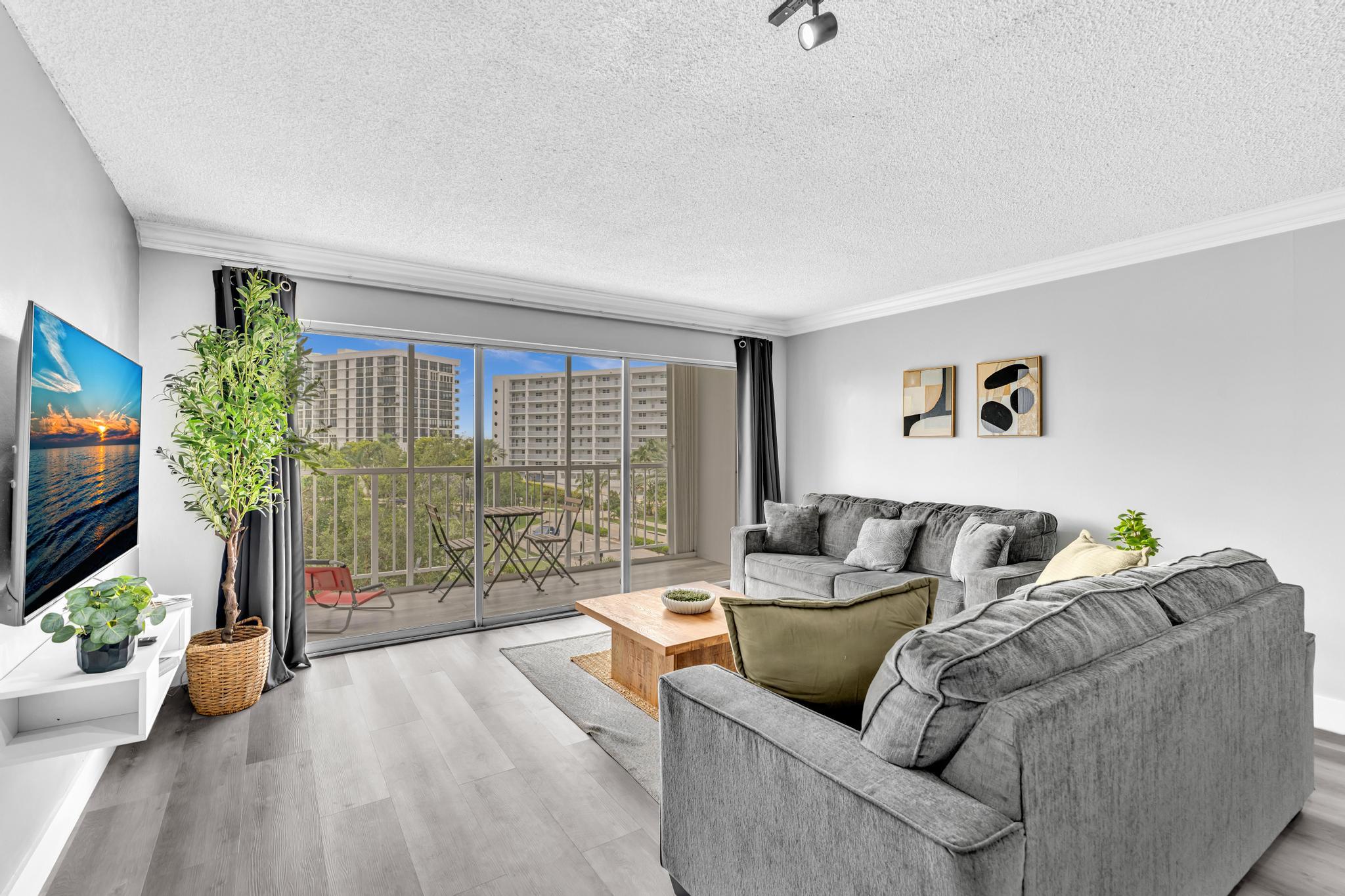 1 BR Walk to Beach, Free Parking, Renovated! Nice! - Marbella 510