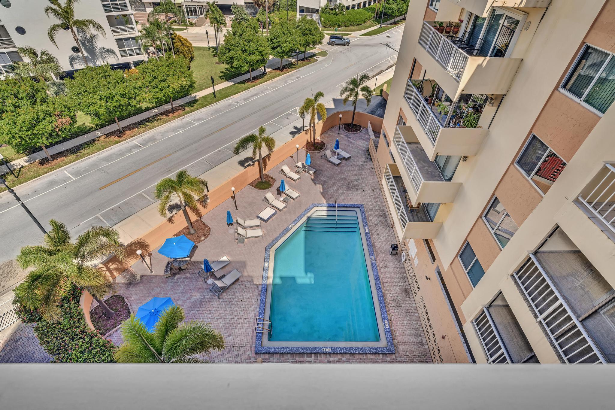 Sunny Isles Gem/ 2BR Modern Condo + Free Parking/ 712