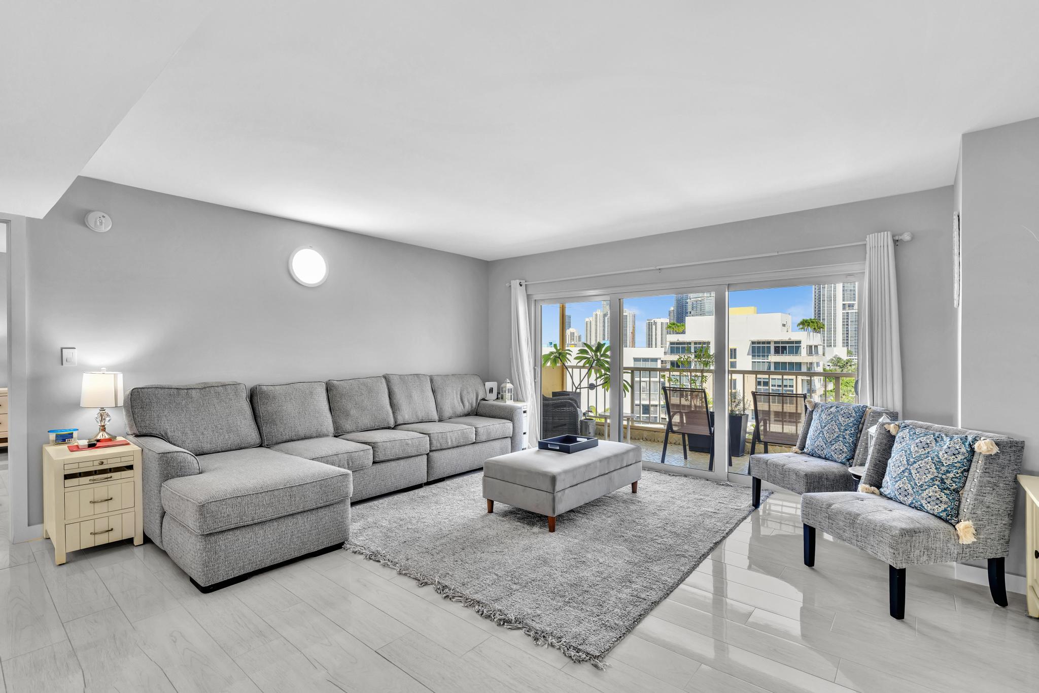 Sunny Isles Gem/ 2BR Modern Condo + Free Parking/ 712