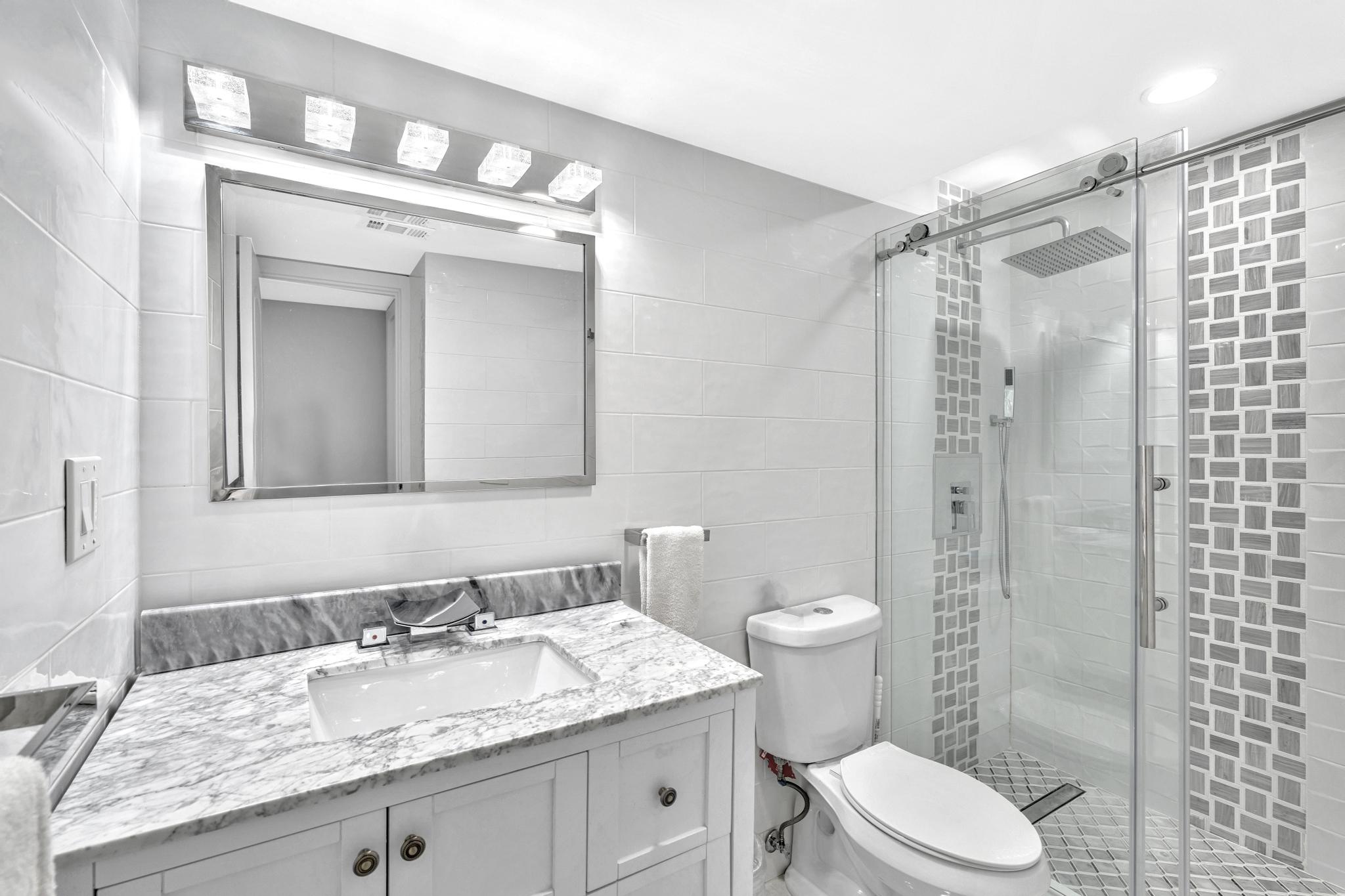 Sunny Isles Gem/ 2BR Modern Condo + Free Parking/ 712