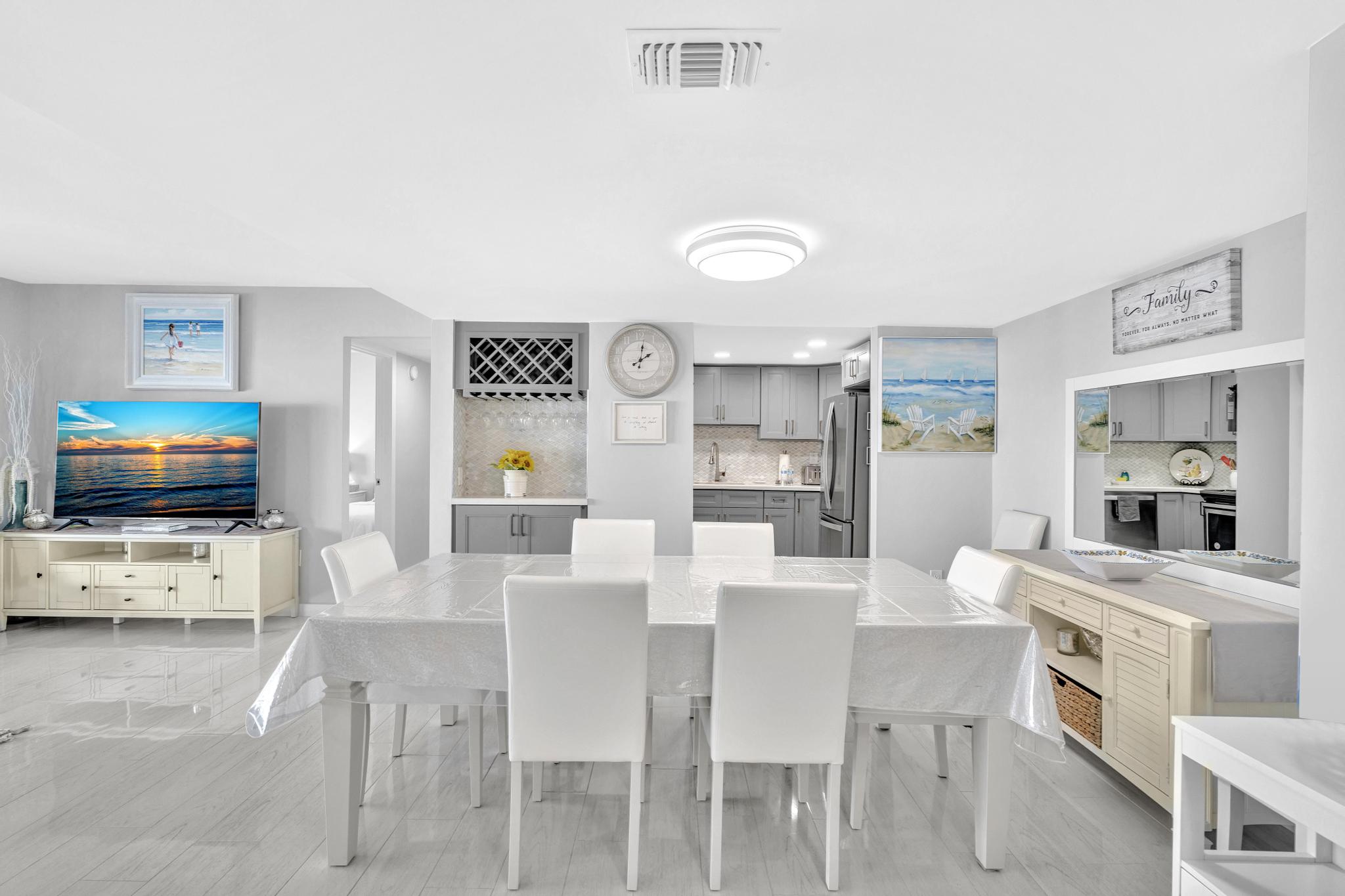 Sunny Isles Gem/ 2BR Modern Condo + Free Parking/ 712