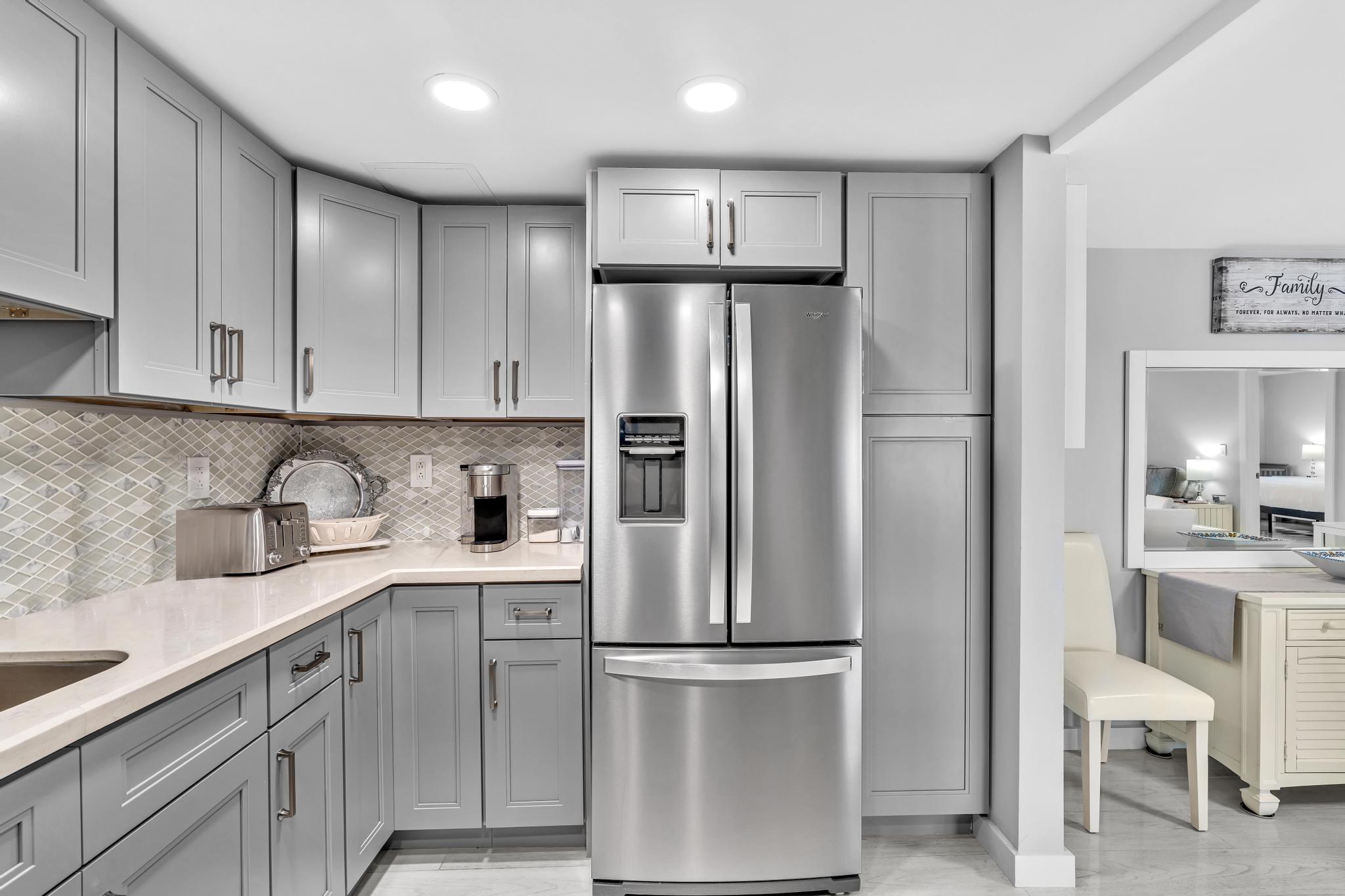 Sunny Isles Gem/ 2BR Modern Condo + Free Parking/ 712