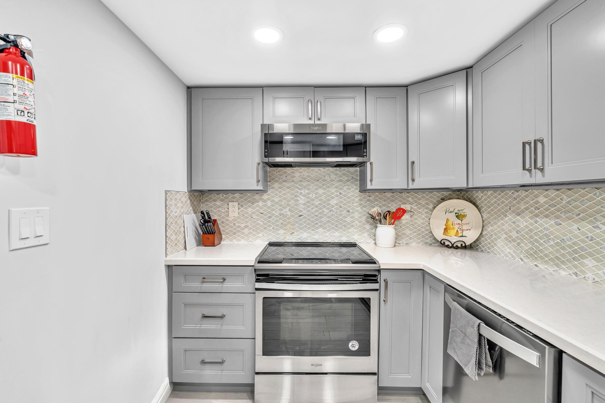 Sunny Isles Gem/ 2BR Modern Condo + Free Parking/ 712