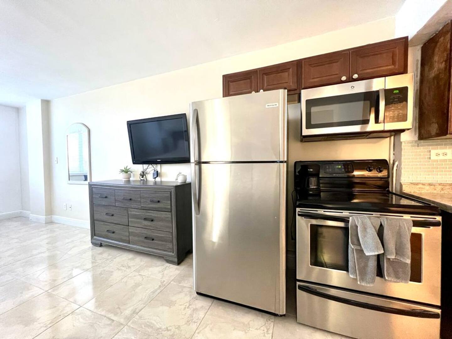 Affordable Oceanfront Studio in Sunny Isles Marco Polo 423