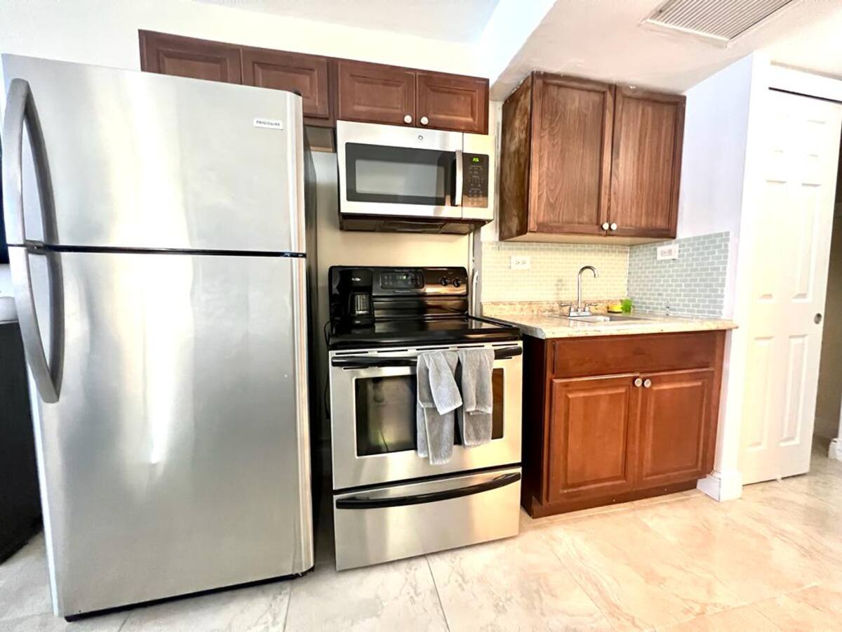 Affordable Oceanfront Studio in Sunny Isles Marco Polo 423