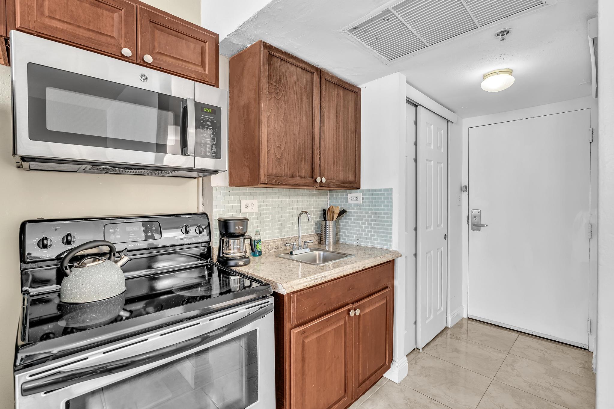 Affordable Oceanfront Studio in Sunny Isles Marco Polo 423