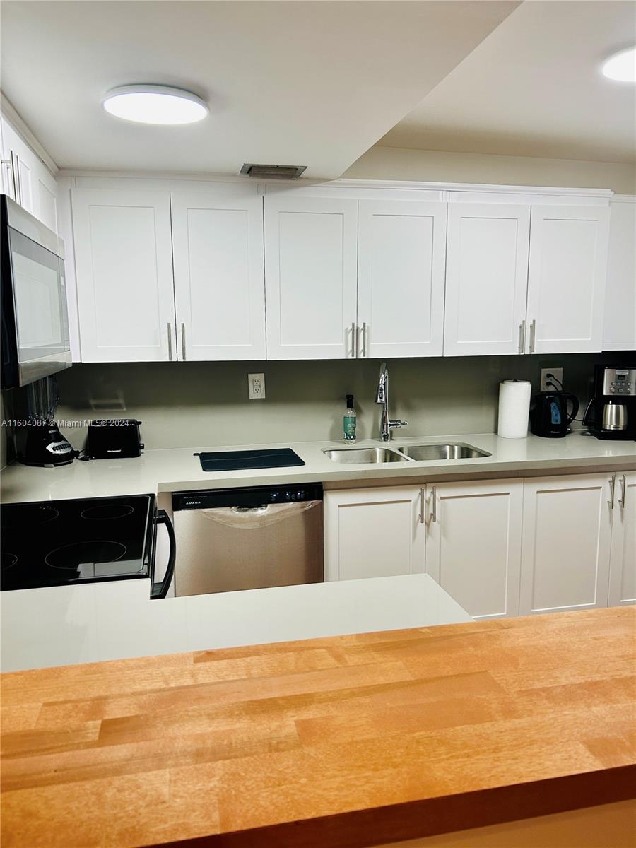 Beachside Escape in Sunny Isles – 2BR + 1Free Parking/701