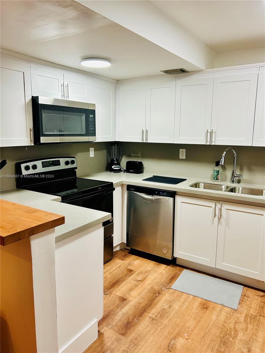 Beachside Escape in Sunny Isles – 2BR + 1Free Parking/701