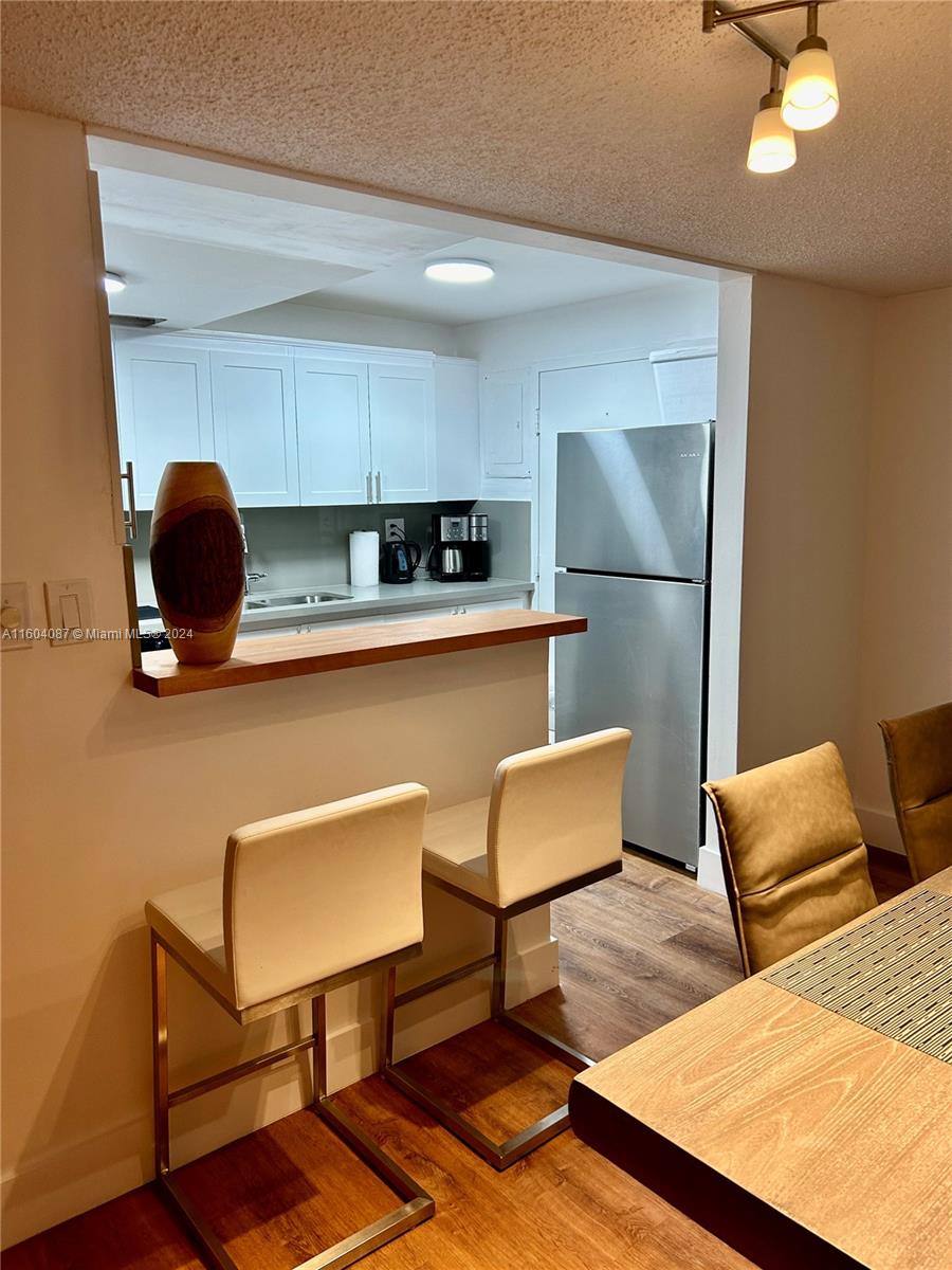 Beachside Escape in Sunny Isles – 2BR + 1Free Parking/701